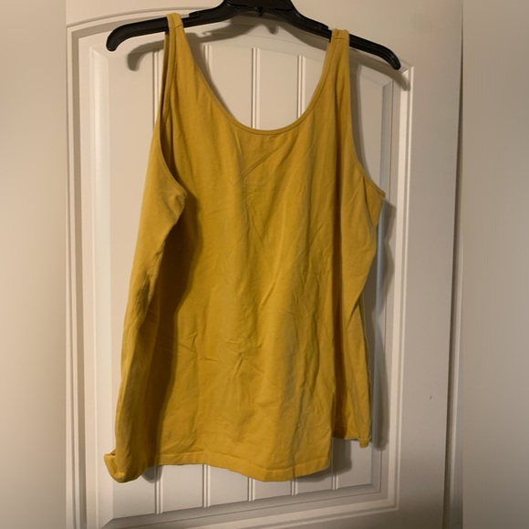 Maurices Tank - Picture 1 of 3